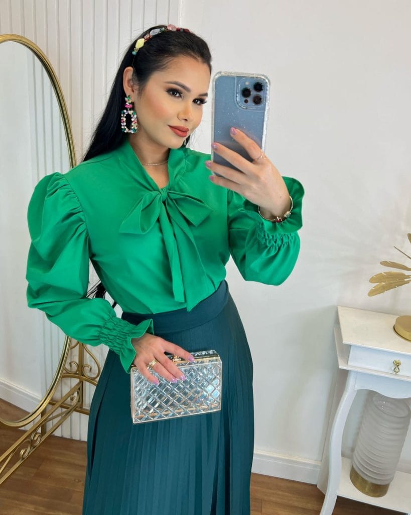 Blusa Manga LongaTecido Crepe Seda Verde Bandeira