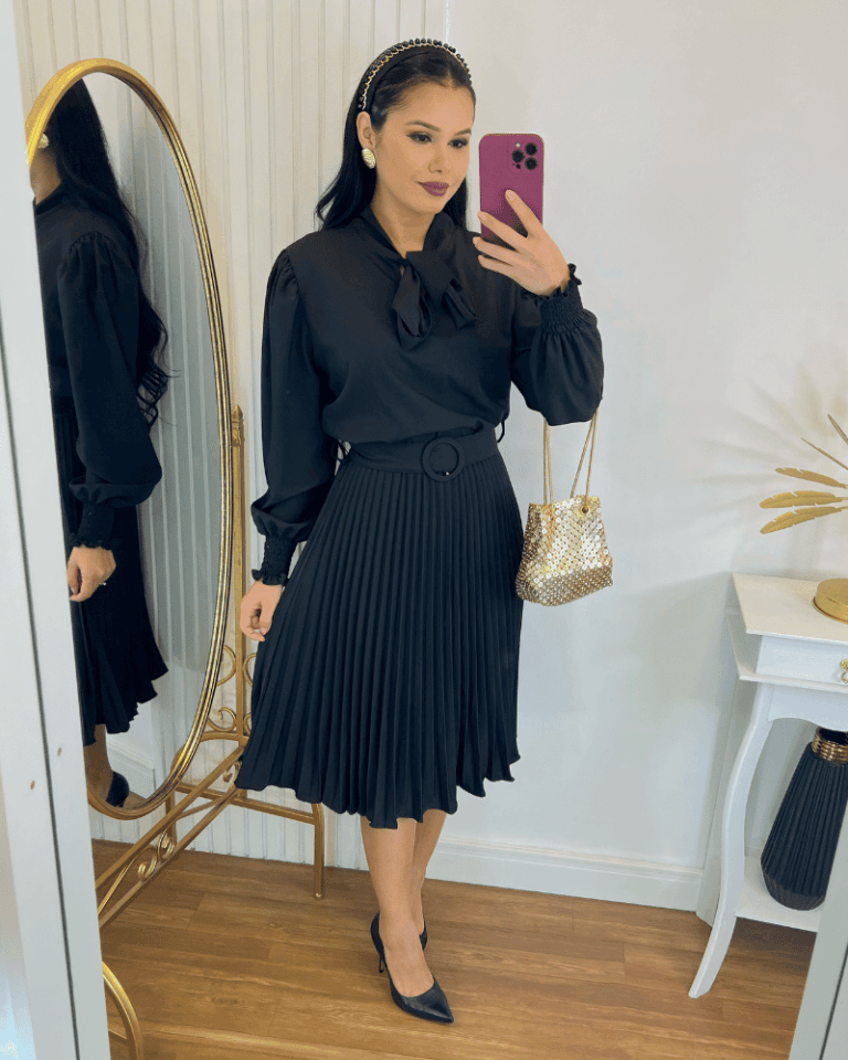 Vestido Plissado Midi Forrado Manga longa- Tecido Crepe Seda-Preto