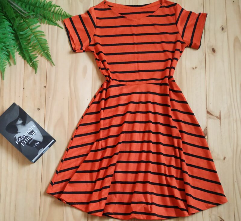 Vestido Godê Tecido Canelado cor Laranja