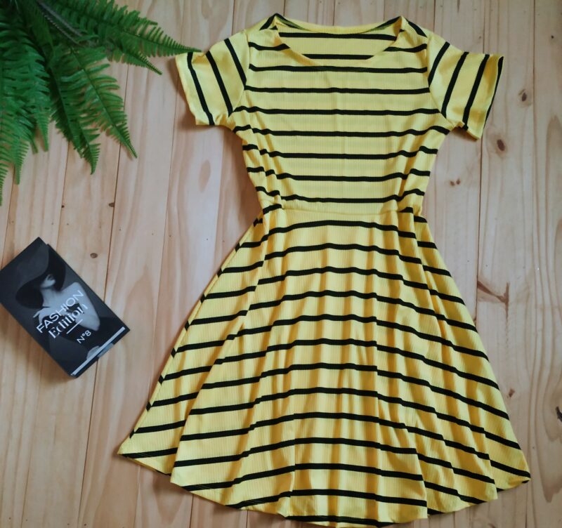 Vestido Godê Tecido Canelado cor Amarelo