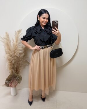 Conjunto Saia Midi em Tule + blusa babado Preto + bege