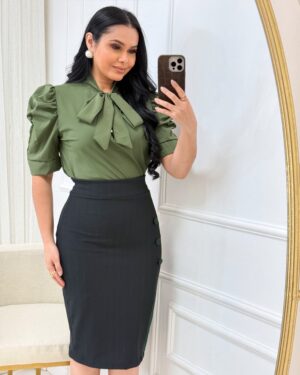 Saia Midi com botão Verde militar