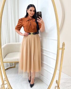 Conjunto Saia Midi em Tule + blusa Cor Caramelo