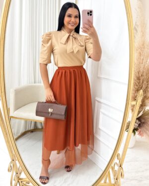Conjunto Saia Midi em Tule + blusa Cor bege +saia terra cota