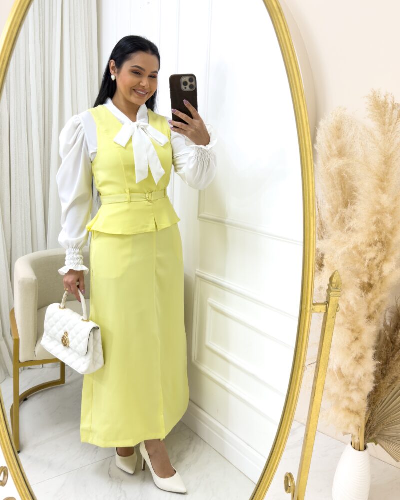 Conjunto Colete + Saia Midi em Alfaiataria com Cinto Amarelo