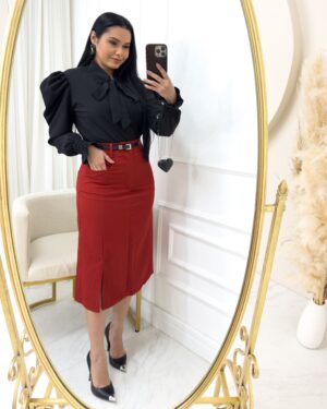 Saia Midi Tecido Alfaiataria com Cinto vermelho