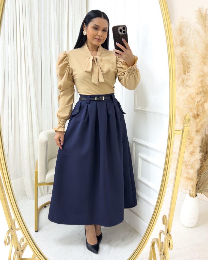 Saia Midi Tecido Alfaiataria com Cinto Azul Marinho