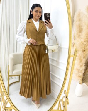 Conjunto em Alfaiataria Plissado com Colete
