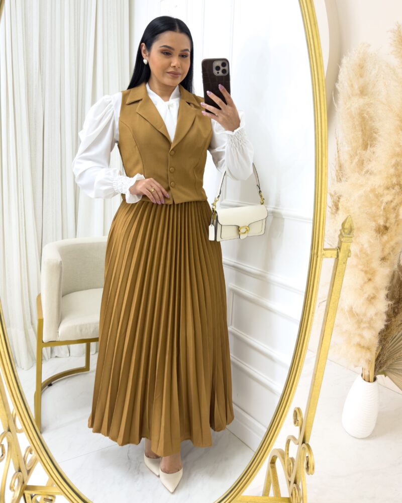 Conjunto em Alfaiataria Plissado com Colete