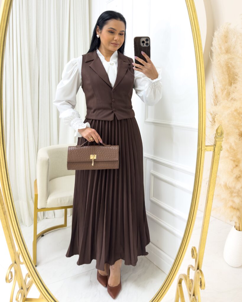 Conjunto em Alfaiataria Plissado com Colete Marrom