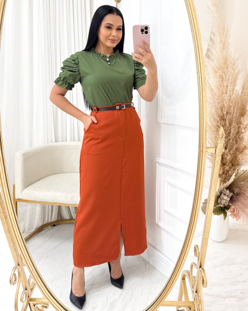 Saia Midi Tecido Alfaiataria com Cinto e com fenda na frente e Bolsos Funcionais terra cota