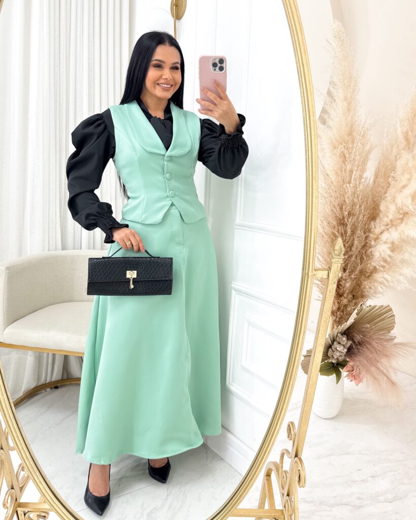Conjunto Colete + Saia Midi godê em Alfaiataria verde