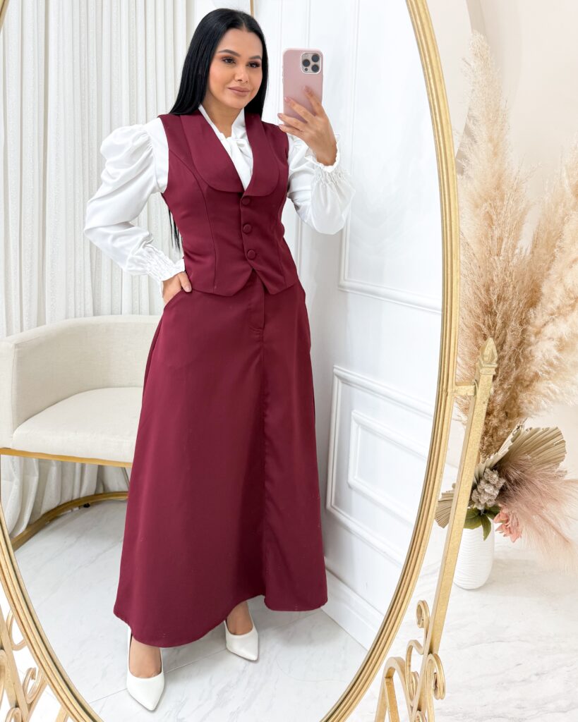Conjunto Colete + Saia Midi godê em Alfaiataria Marsala