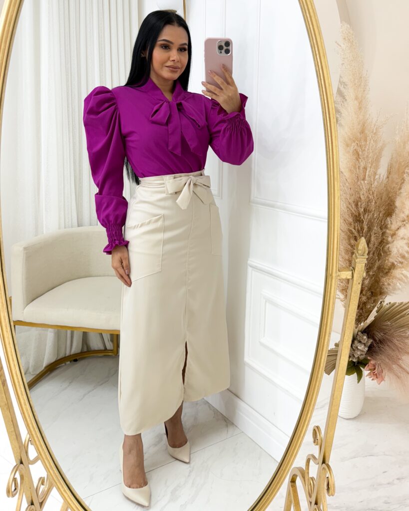 Saia Midi Tecido Alfaiataria com laço e com fenda na frente e Bolsos Funcionais bege