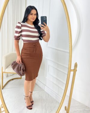 Conjunto Blusa+ Saia- manga princesa Marrom