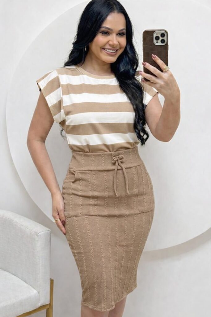 Conjunto Blusa+ Saia- manga muscle bege