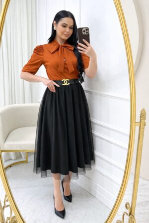Conjunto Saia Midi em Tule + blusa Cor terra cota + saia preto