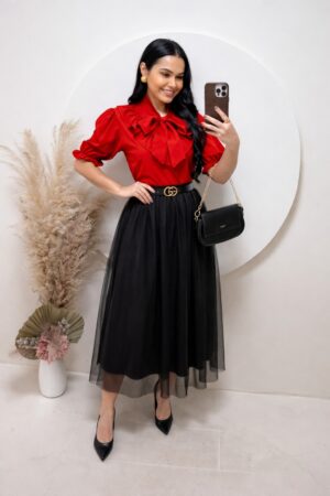 Conjunto Saia Midi em Tule + blusa com babado vermelho + saia preto
