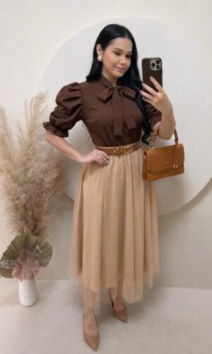 Conjunto Saia Midi em Tule + blusa Cor marrom + saia bege