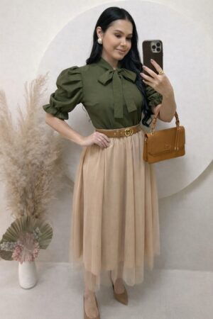 Conjunto Saia Midi em Tule + blusa Cor verde militar + saia bege