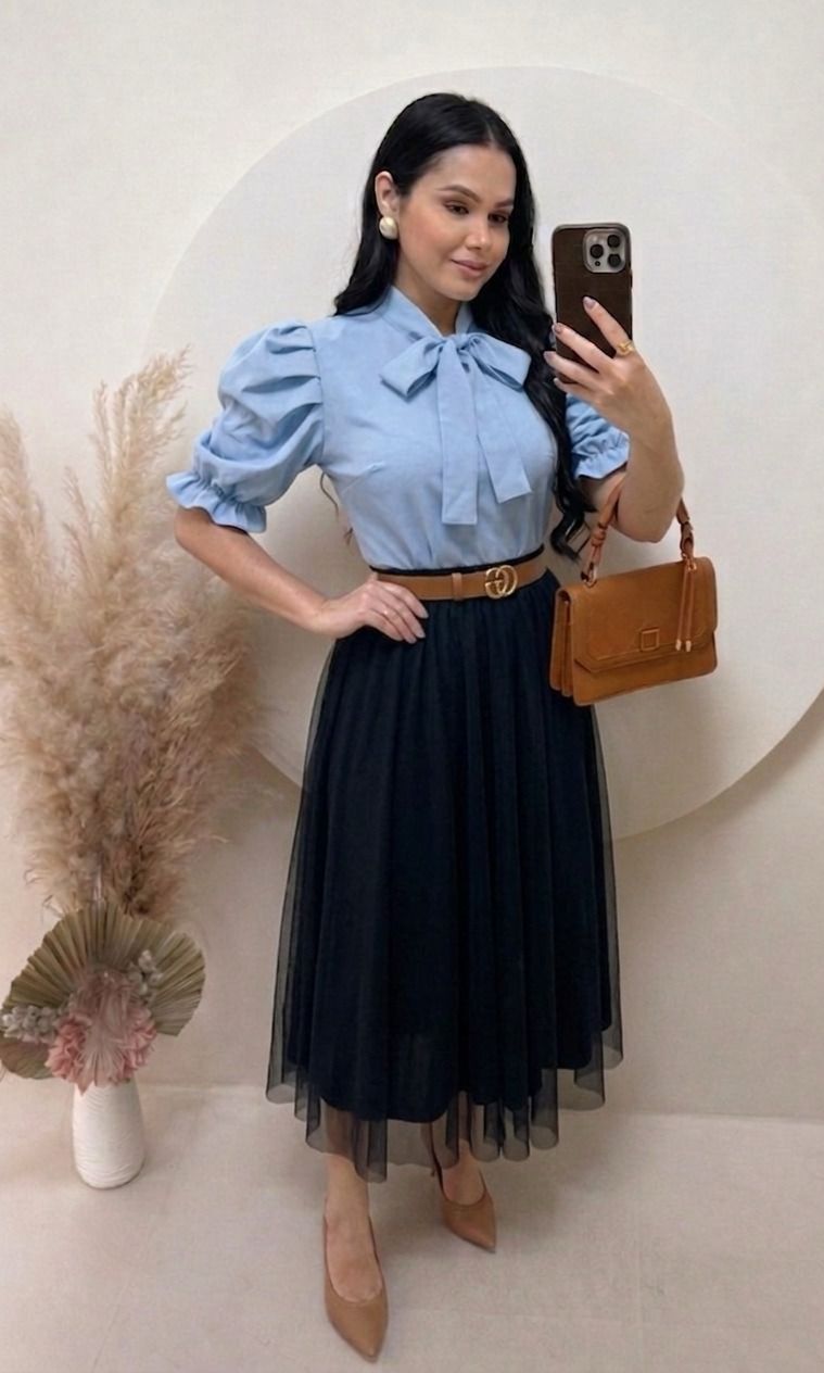 Conjunto Saia Midi em Tule + blusa Cor azul bebe + saia preto
