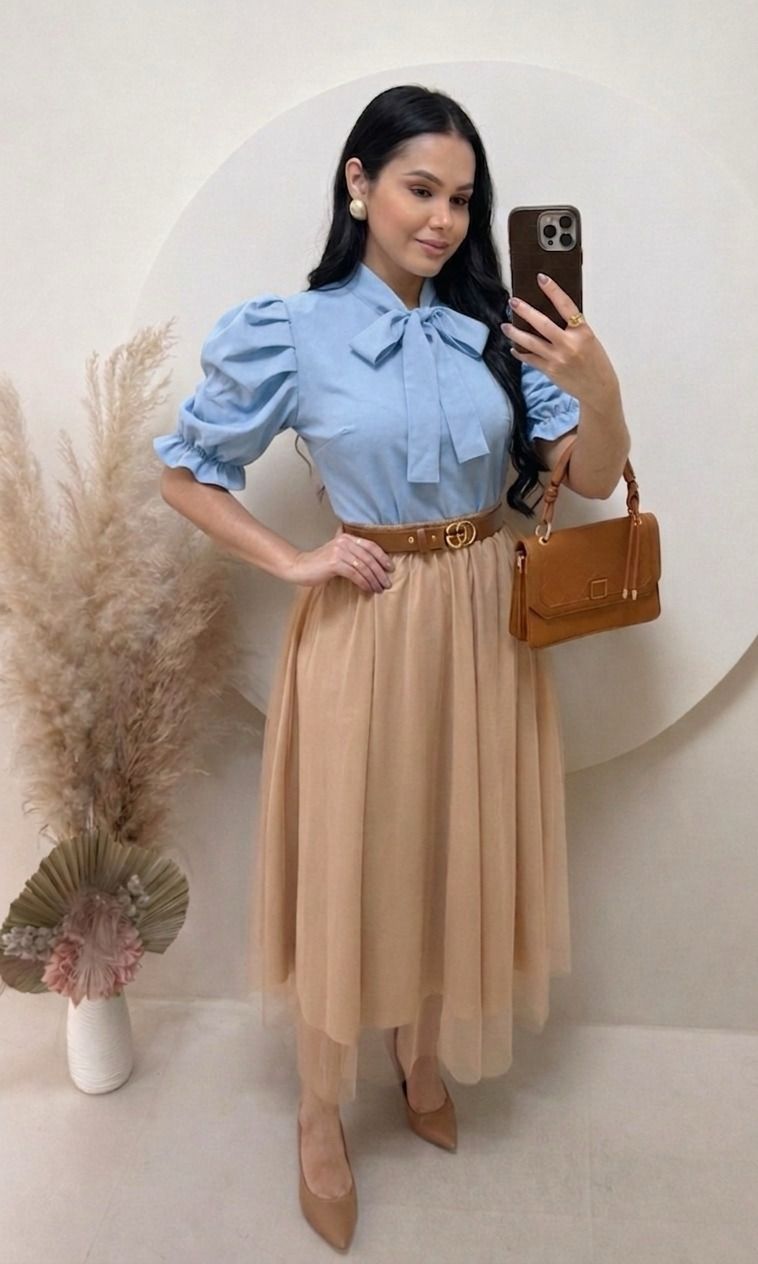 Conjunto Saia Midi em Tule + blusa Cor azul bebe + saia bege
