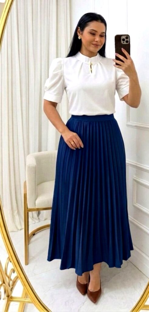 Saia Plissada em Alfaiataria azul marinho