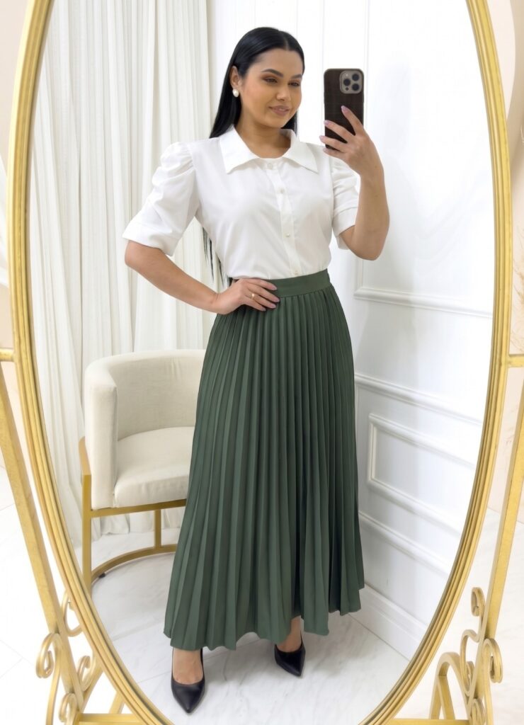 Saia Plissada em Alfaiataria verde militar