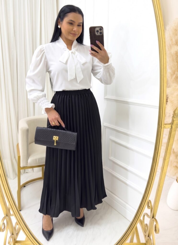 Saia Plissada em Alfaiataria Preto