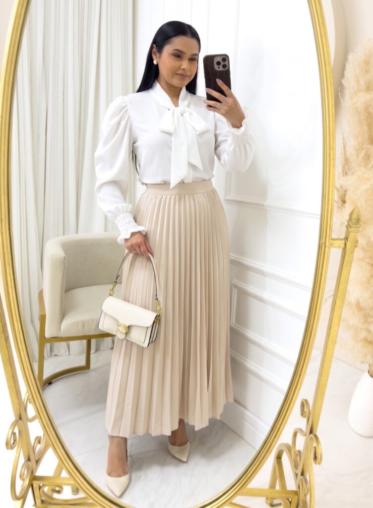 Saia Plissada em Alfaiataria bege