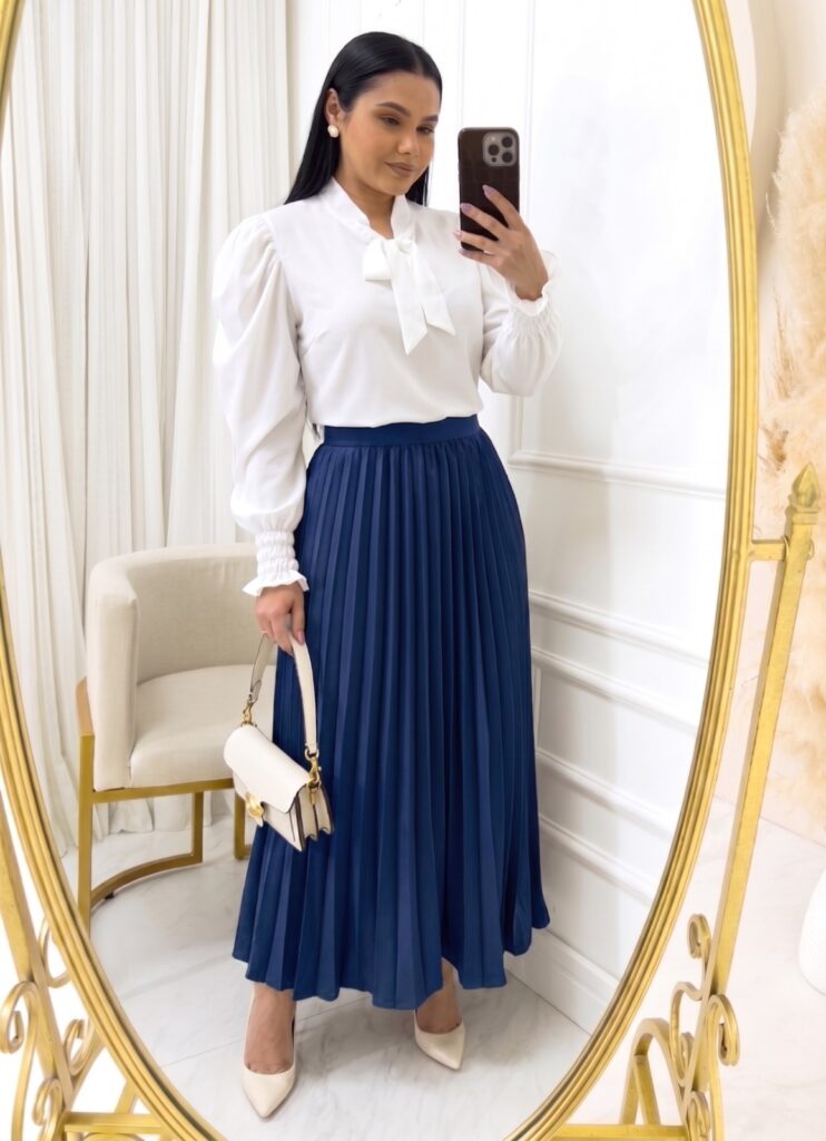 Saia Plissada em Alfaiataria azul marinho