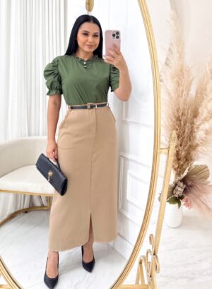 Saia Midi Tecido Alfaiataria com Cinto e com fenda na frente e Bolsos Funcionais bege