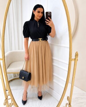 Conjunto Saia Midi em Tule + blusa preto + saia bege